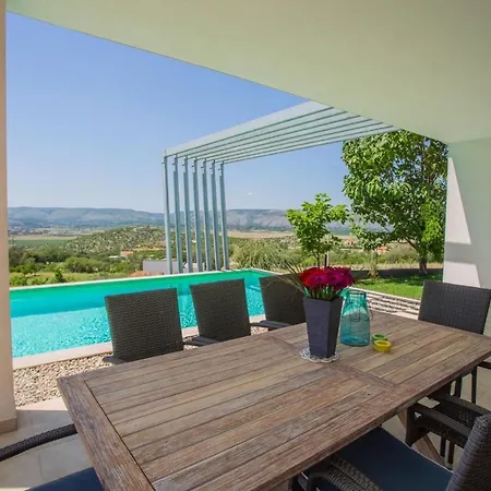 Villa Herzegovina With Heated Pool , Modern Comfort In Herzegovina Mostar