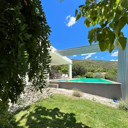 The View With Heated Pool , Modern Comfort In Herzegovina ヴィラ *