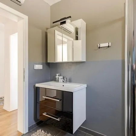 Herzegovina With Heated Pool , Modern Comfort In Herzegovina * Mostar