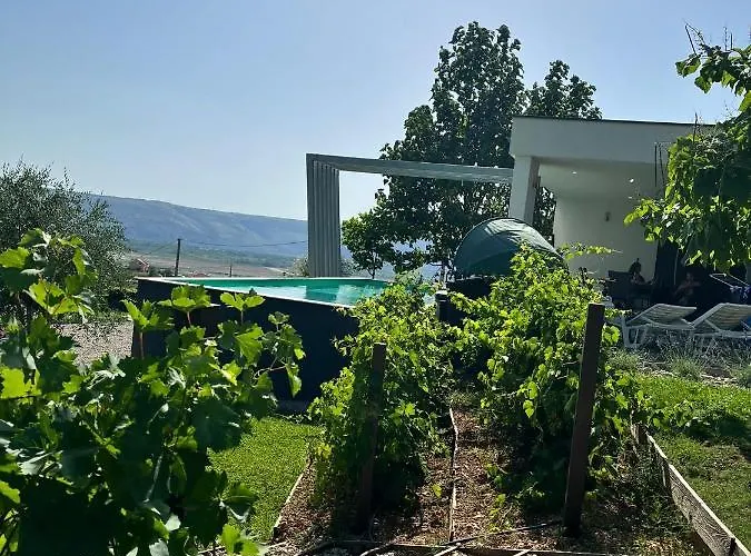 The View With Heated Pool , Modern Comfort In Herzegovina וילה *